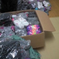 处理地摊男女袜子 袜子批发市场 特价供应优质地摊男女袜子、地摊袜子全棉、地摊袜子批发大全 送录音广告